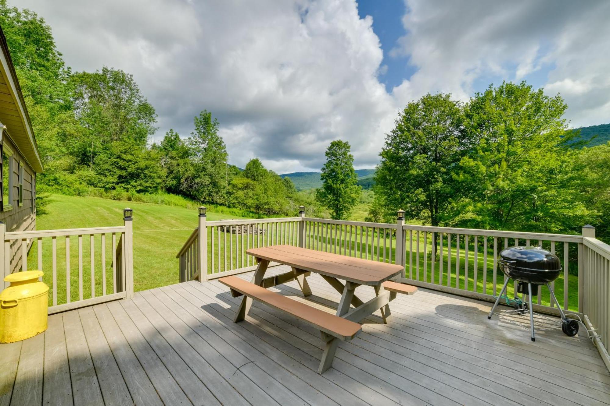 Quiet Catskills Getaway With Deck And Mtn Views New Kingston Eksteriør billede