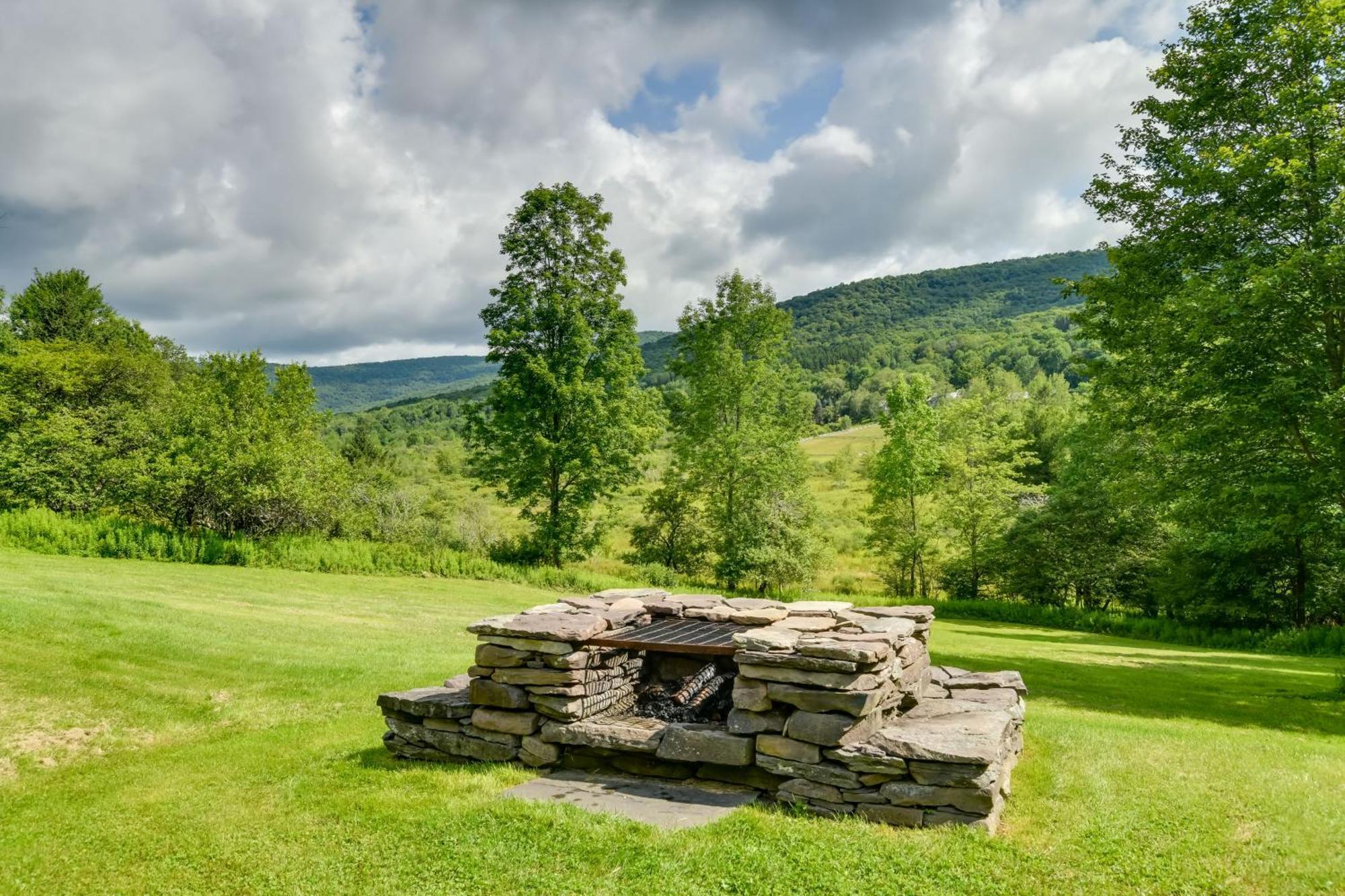 Quiet Catskills Getaway With Deck And Mtn Views New Kingston Eksteriør billede