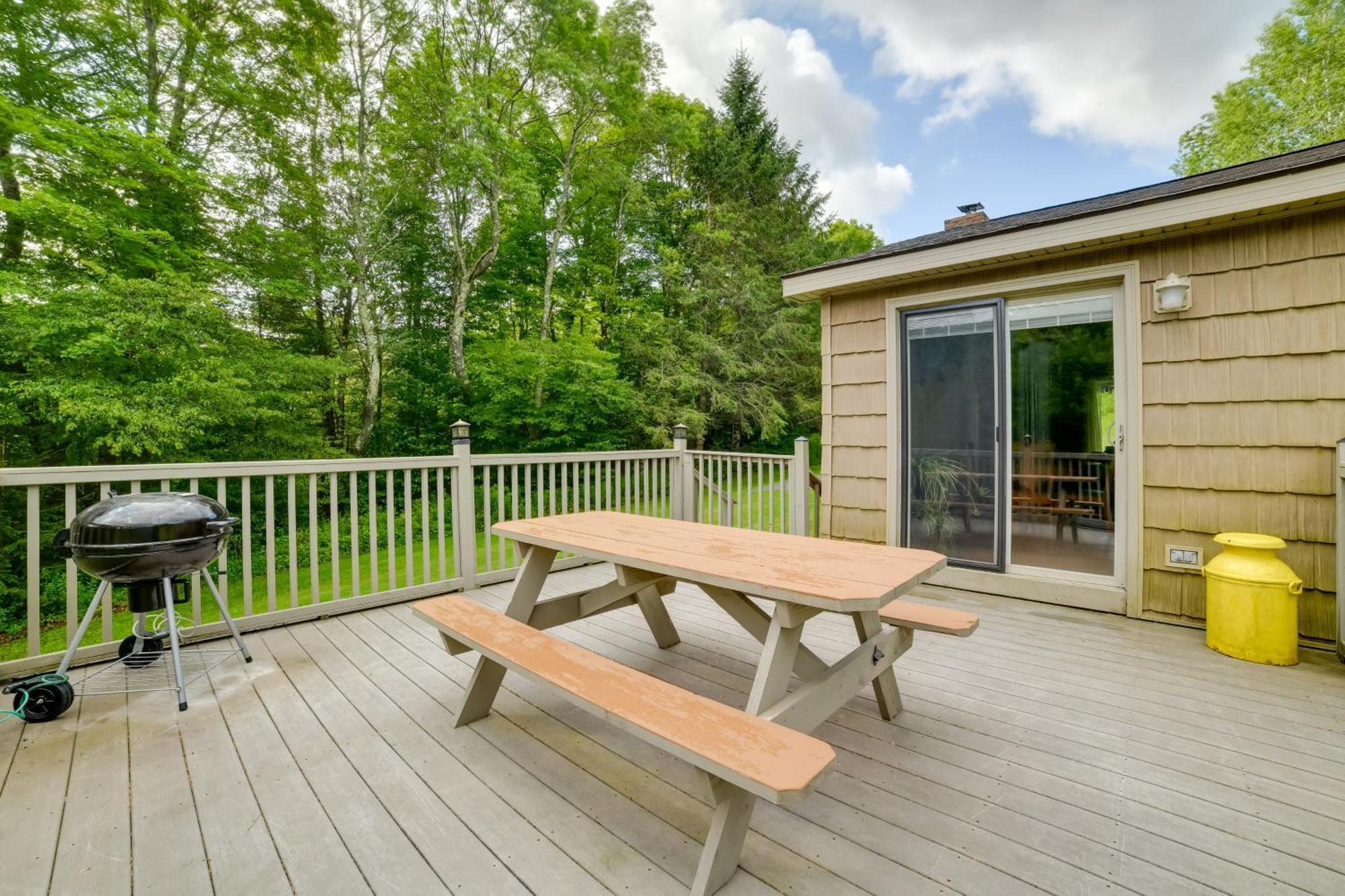 Quiet Catskills Getaway With Deck And Mtn Views New Kingston Eksteriør billede